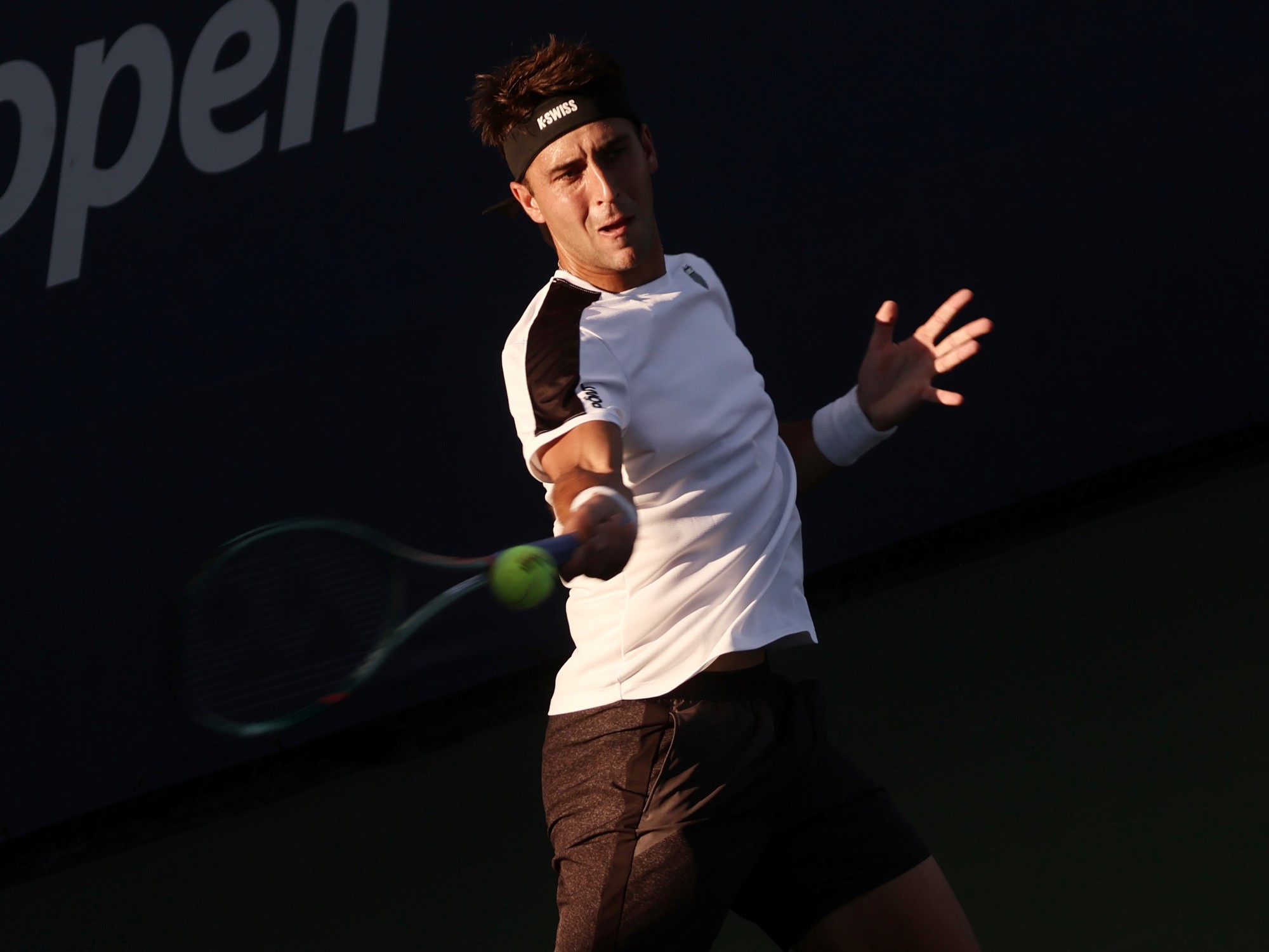 Etcheverry superó a Navone en el duelo argentino y llegó a octavos del US Open