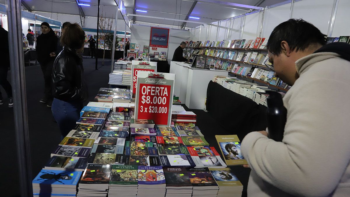 La Feria del Libro de Neuquén ofrece talleres, charlas y teatro hasta el domingo