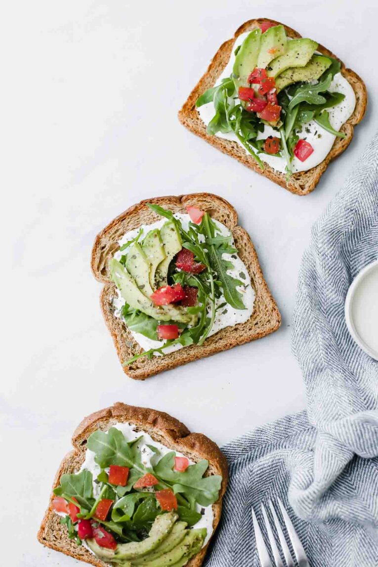 Tostadas con palta: combinaciones con tomate, pescado o banana para preparar en casa