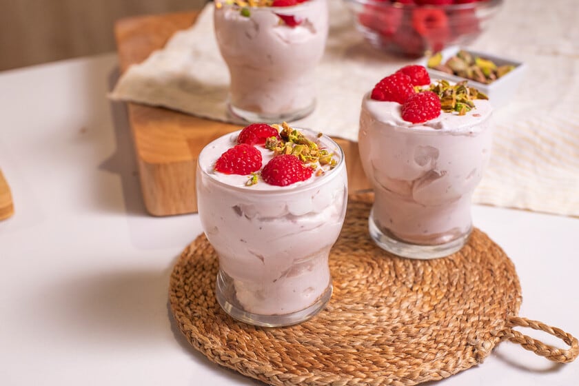 Mousse de frambuesas sin huevo: la receta de Pamela Rodríguez que se arma en 15 minutos y se olvida en la heladera