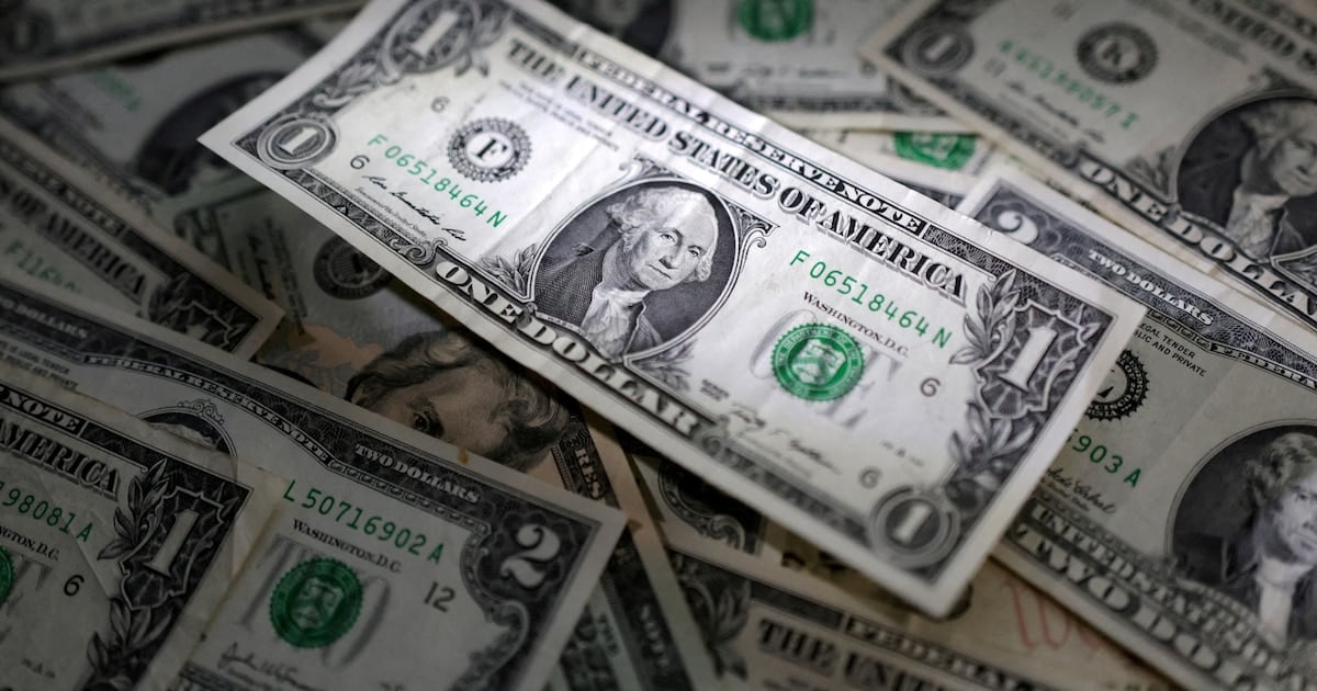 El dólar bancario retrocedió a 1.540 pesos en Banco Nación tras una baja semanal de cinco pesos