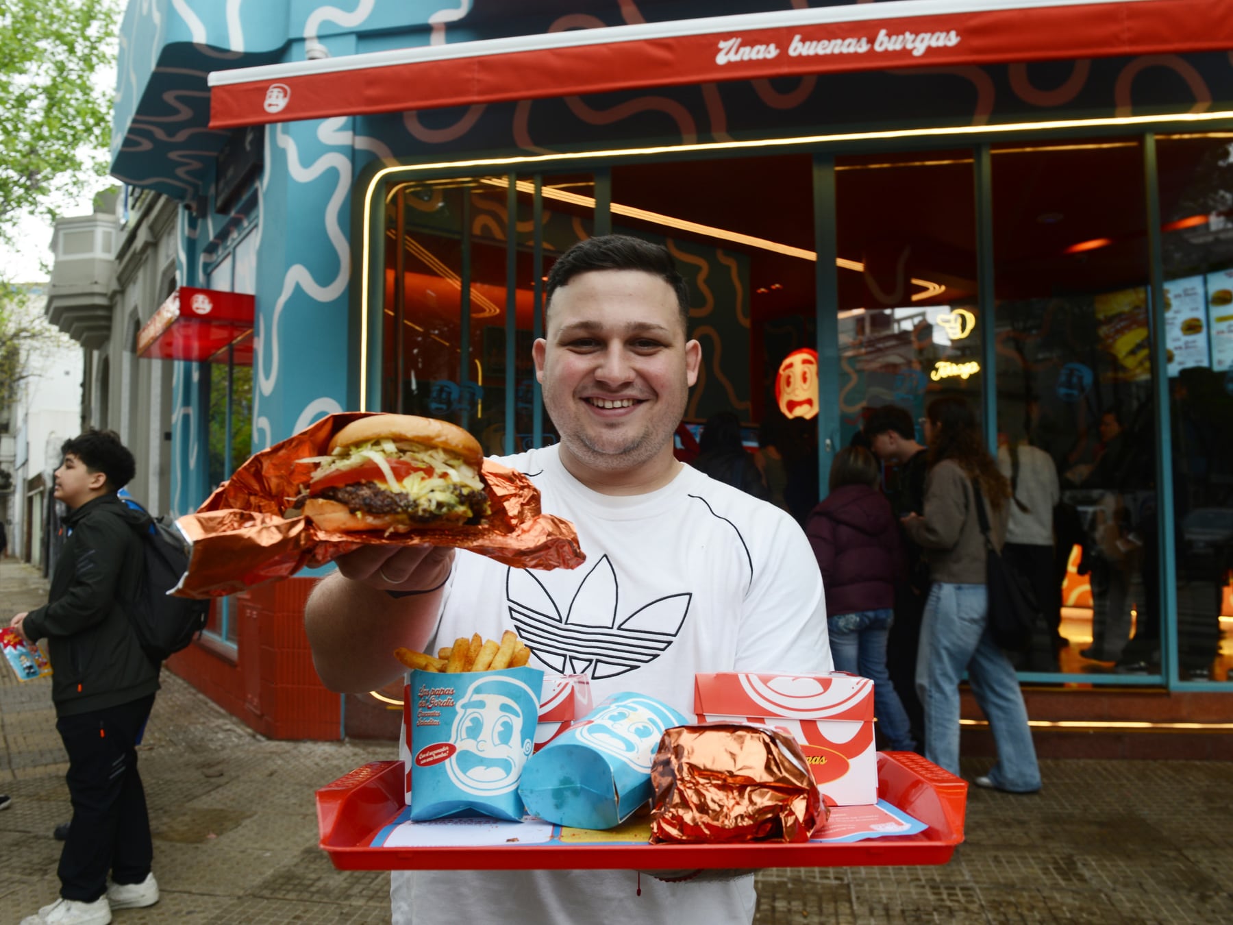 El Gordis dejó las reseñas y abrió su propia hamburguesería en Palermo: cuánto cuesta comer ahí