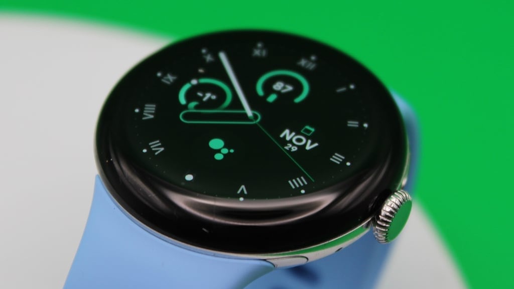 El Pixel Watch 5 ahora responde a la voz aunque no haya señal: lo que se puede hacer y lo que todavía no