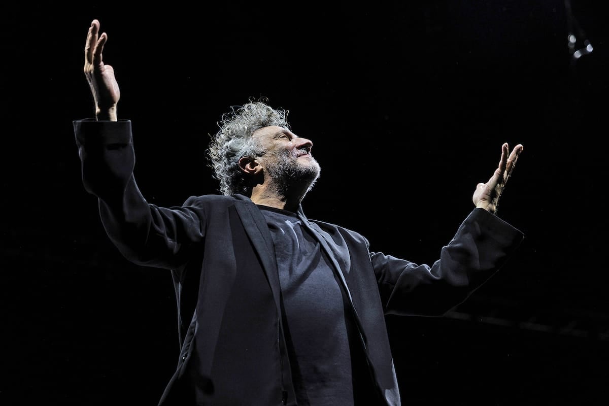 Fito Páez se plantó en el escenario y cruzó a la seguridad por tratar mal al público en Mar del Plata