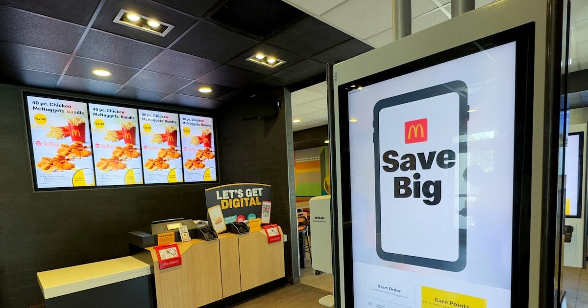 El mismo combo, dos precios: cómo McDonald's maneja la tarifa sugerida con inteligencia artificial local por local
