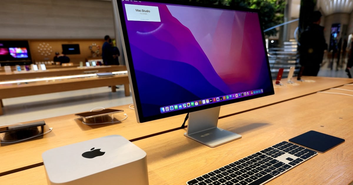 Liberá hasta 12 GB en tu Mac borrando lo que Apple Intelligence dejó guardado: cómo hacerlo y qué perdés