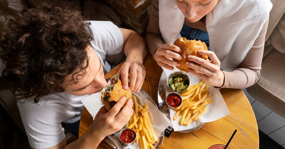 Comida ultraprocesada: un estudio midió qué pasa en el cuerpo apenas después de comerla