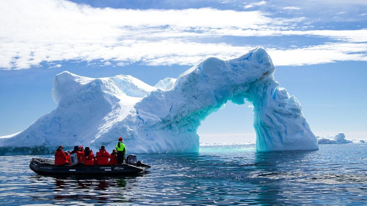 Antártida a bordo: en 2028 saldrá el primer crucero que le dé la vuelta entera al continente blanco