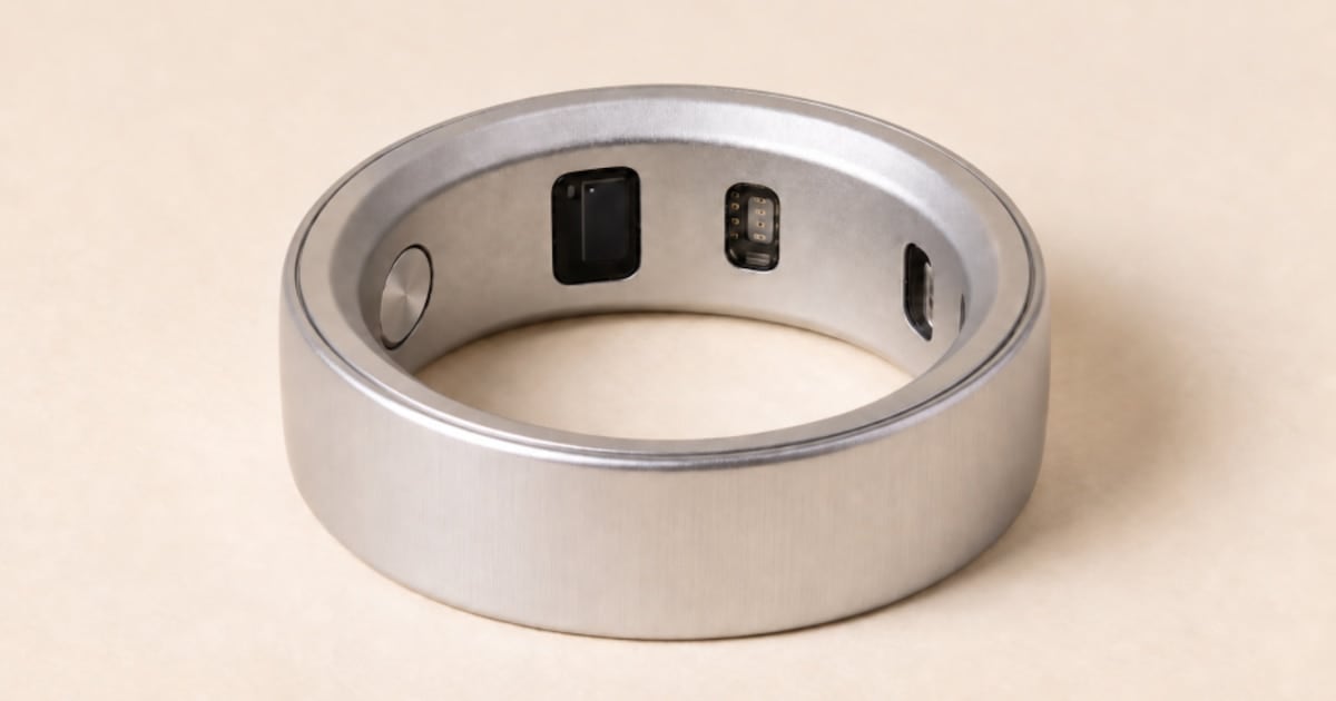 Un anillo neuquino sin pantalla: apretás un botón, hablás y la inteligencia artificial te responde en el oído