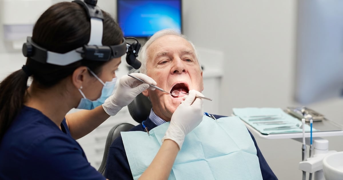 Perder dientes después de los 60: lo que una revisión internacional encontró en 14 estudios sobre la mente