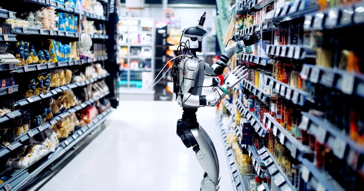 De noche y sin clientes: cómo robots daneses aprenden a llenar góndolas en supermercados