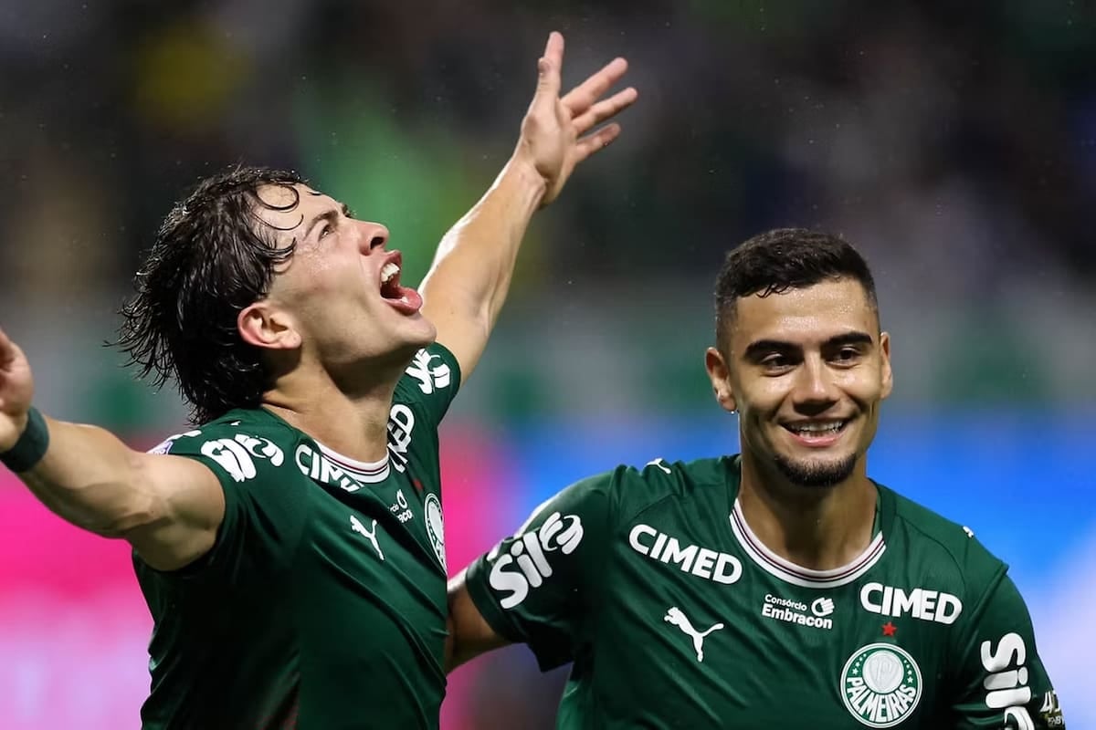 Giay brilló en el clásico de San Pablo con un doblete y Seedorf se calza el buzo de Corinthians