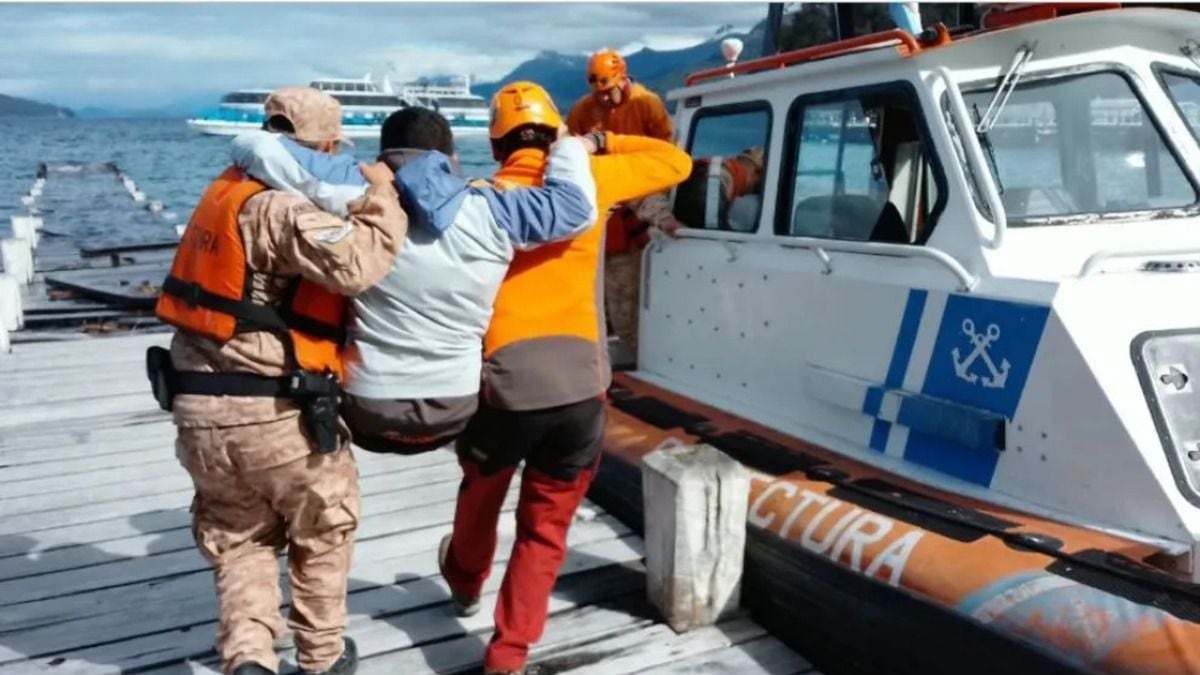 Evacuaron por el lago a un turista lesionado en el sendero al Bosque de los Arrayanes