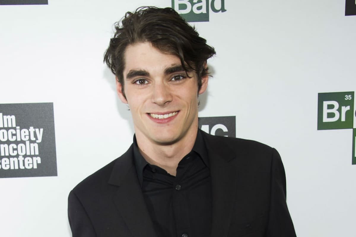 A los 34 años se fue RJ Mitte: el chico de Breaking Bad que rompió moldes con su parálisis cerebral