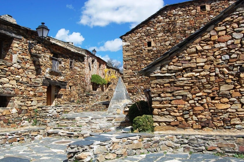 Umbralejo, el pueblo de pizarra que volvió a la vida en la sierra de Guadalajara
