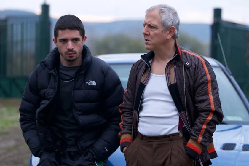 Jaime Lorente se sentó en la silla del director y la película se partió al medio