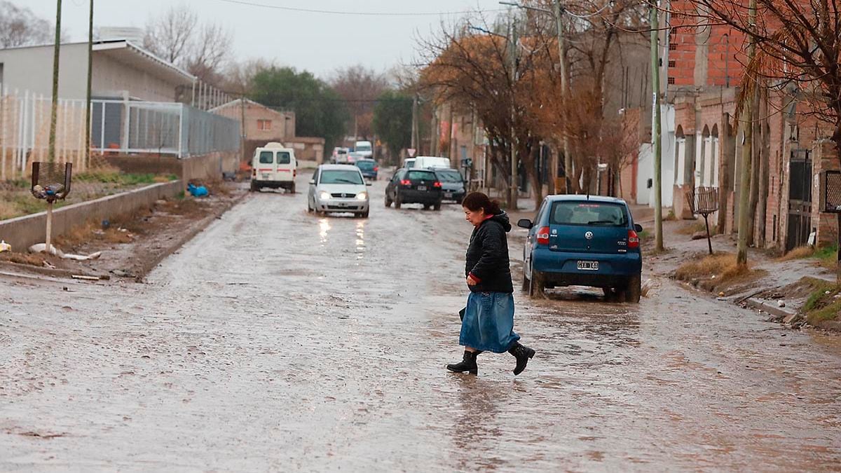 Neuquén se prepara para el agua que llega rápido