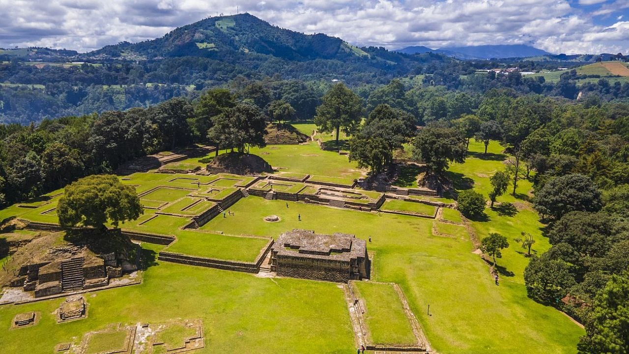 Guatelma en pocos das: pirmides, lago y oficios coloniales a un vuelo de escala de Buenos Aires
