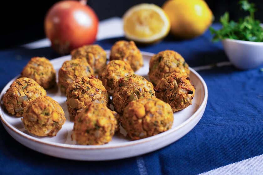 Bolitas veganas de garbanzos y brócoli para una cena fácil