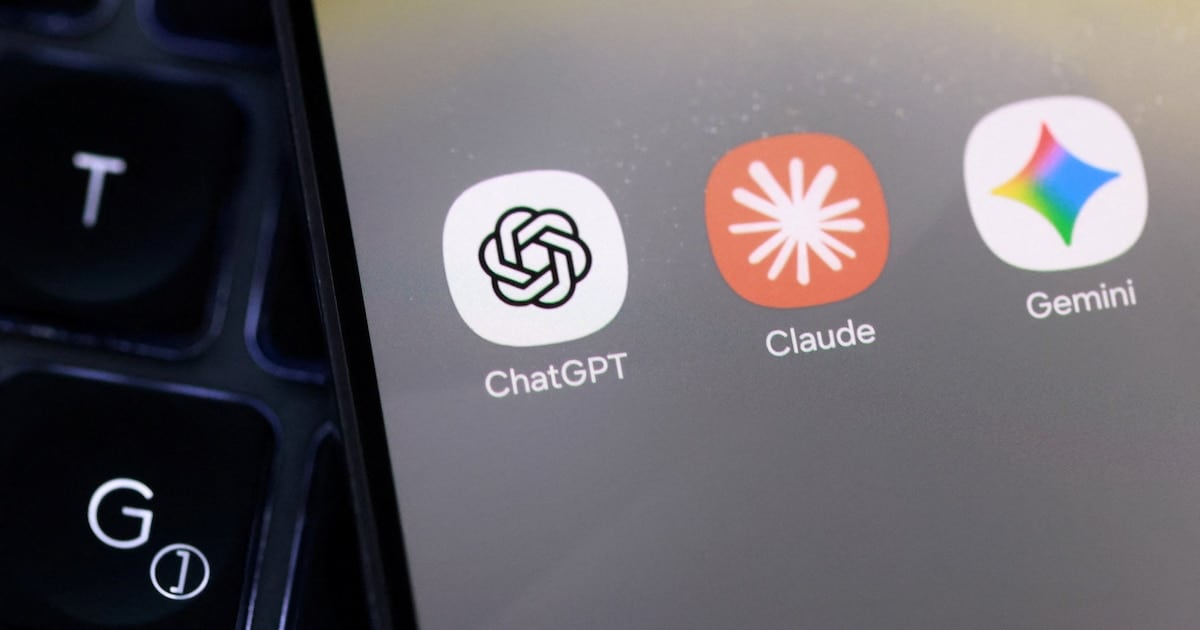ChatGPT conserva la punta, pero Gemini y Claude le comen terreno
