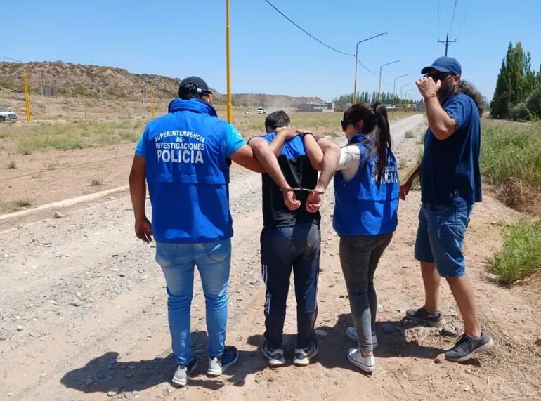 Persecución de un abusador en la Ruta 7: arrastró al comisario durante 100 metros, se tiró del auto pero lo atraparon