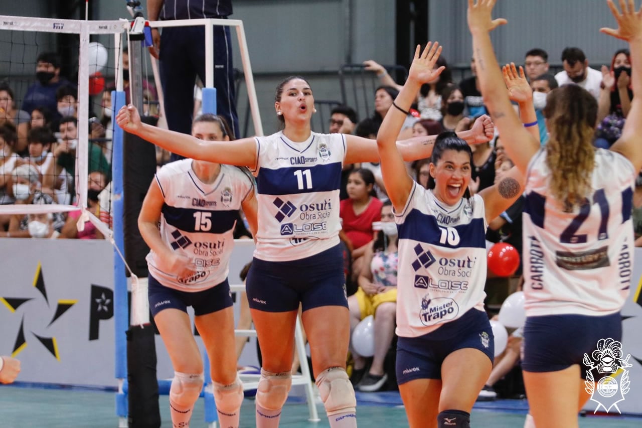 Gimnasia festejó por duplicado en el vóley femenino