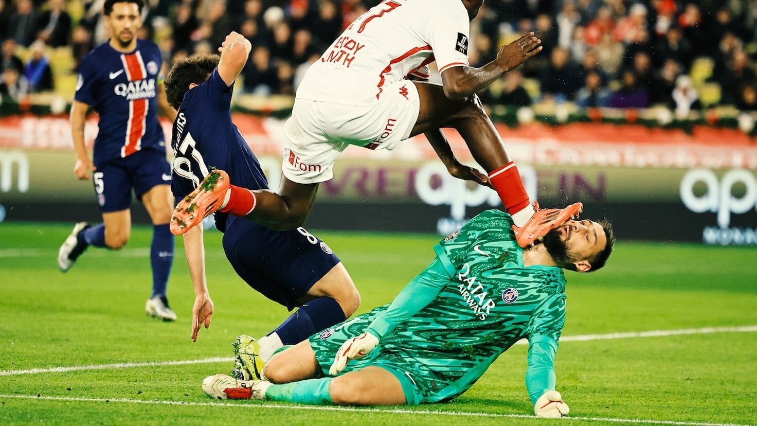 La impresionante patada a Donnarumma en la cara: le cerraron la herida con una abrochadora