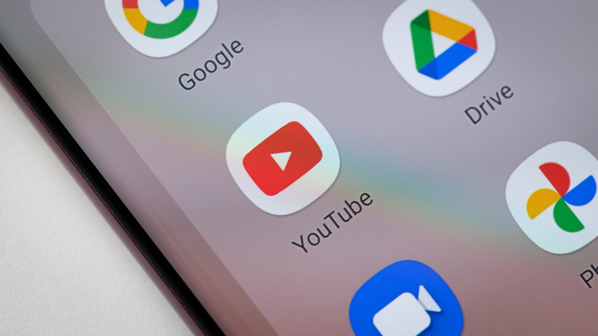 YouTube frena las suplantaciones de famosos y deportistas en videos con IA, desde 2025