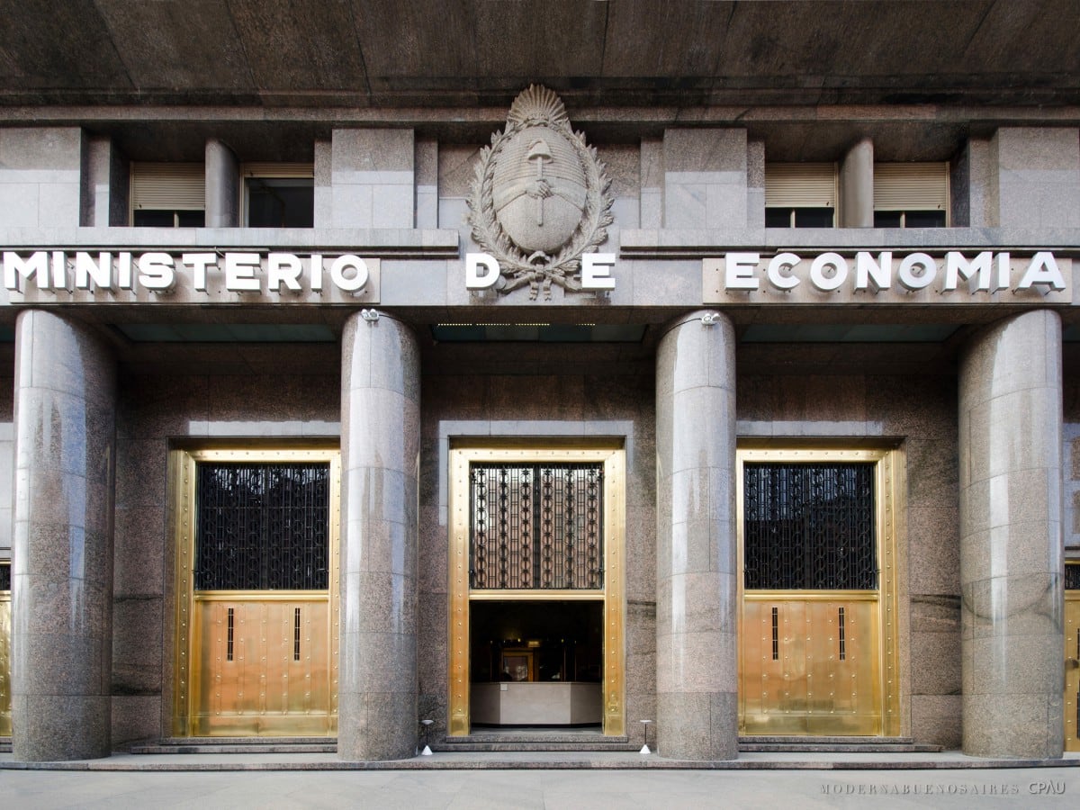 El Gobierno espera que el rebote de la economía en 2025 le permita bajar impuestos por más de un 1% del PBI