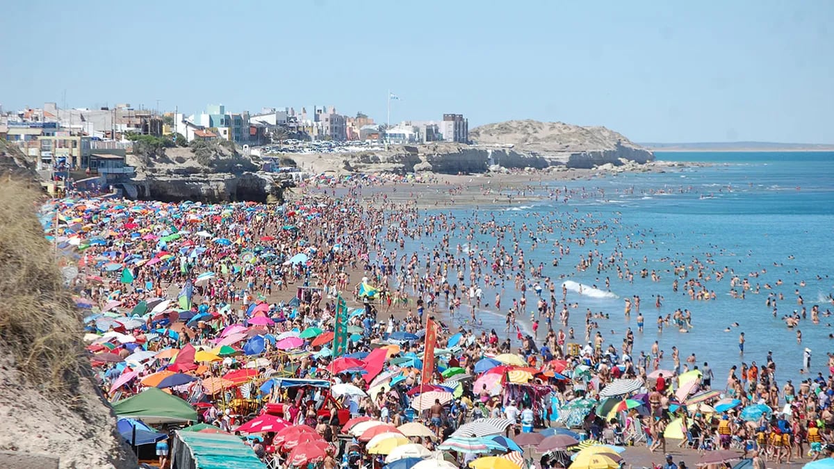Sufrió un ACV mientras veraneaba en Las Grutas: es de Neuquén y está internada en Viedma