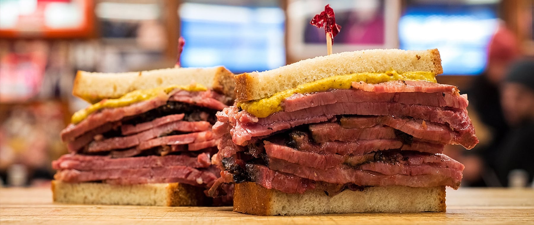 El restaurante de Nueva York, elegido entre los mejores del mundo, en el que preparan un popular sándwich