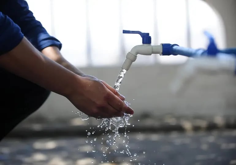 Ola de calor en Neuquén: complicaciones por el aumento del consumo de agua, derroches y cortes