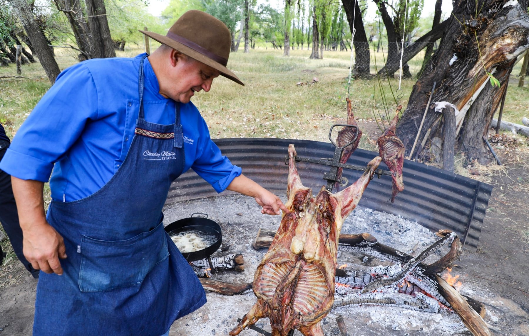 Riñones de chivito con mote, el nuevo manjar de la fiesta de Huinganco