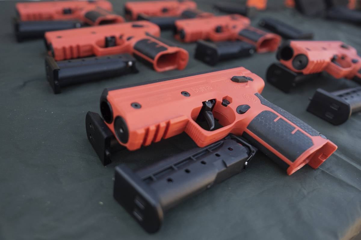 El negocio de un policía de la Ciudad: lo detuvieron por robar armas no letales para revenderlas en redes sociales