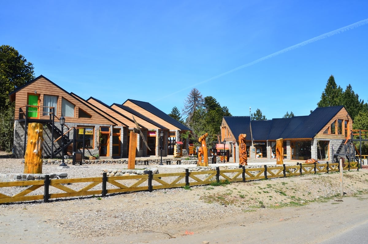 Villa Pehuenia, el pueblo neuquino de ensueño con el paso más rápido y cerca de Chile