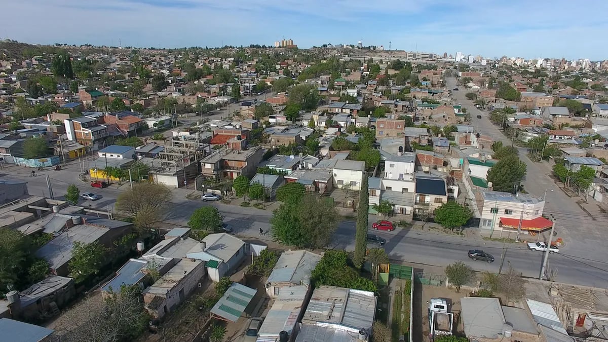 Justicia por mano propia: vecinos de Villa Ceferino quemaron la casa del "Gordo Fede"