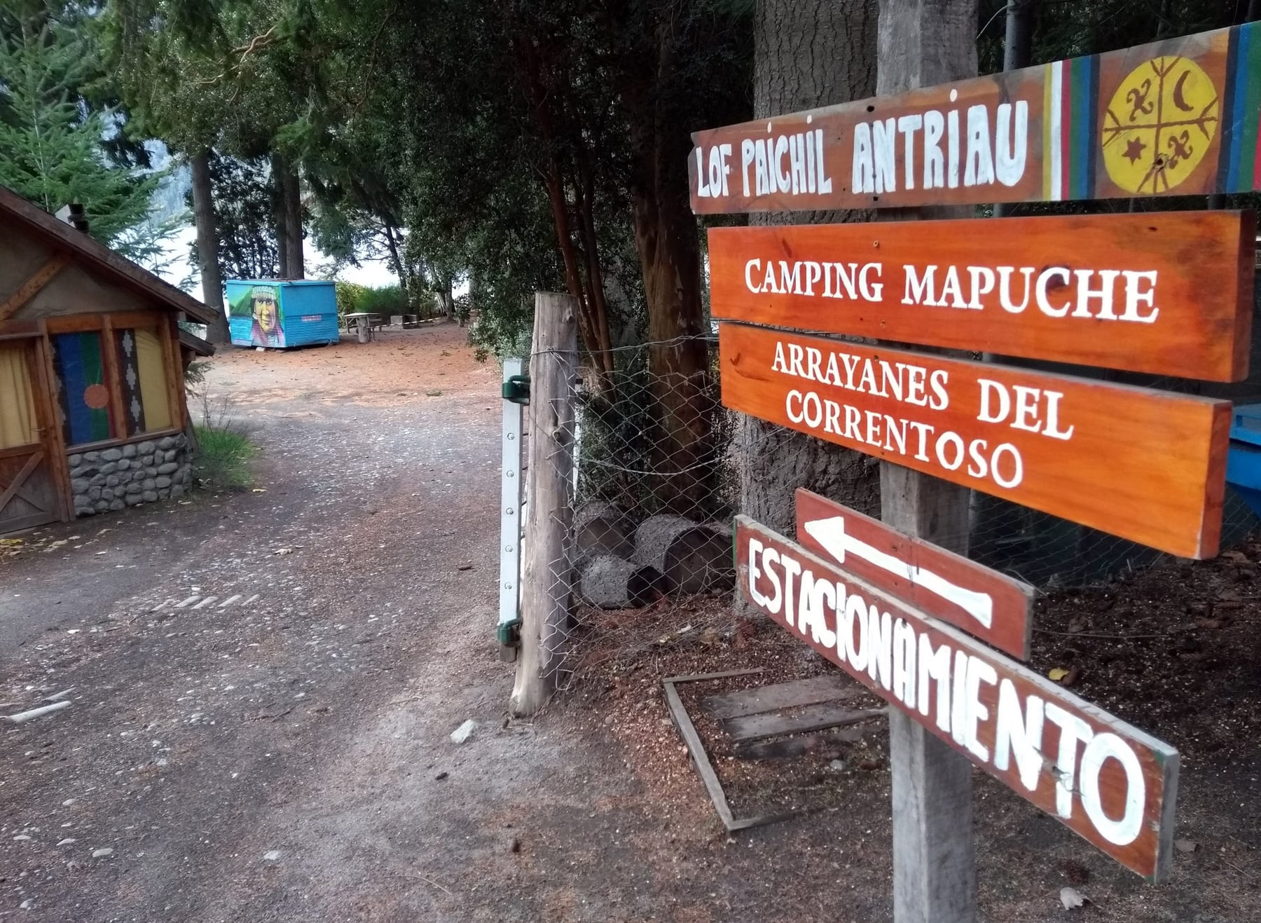 Tensión en el camping del lago Correntoso: los mapuches prometen resistir el desalojo del intendente