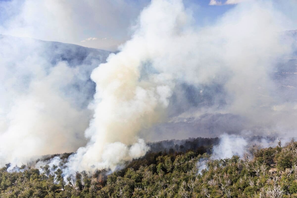 Esperanza en El Bolsón: las lluvias ofrecen tregua ante el avance del fuego