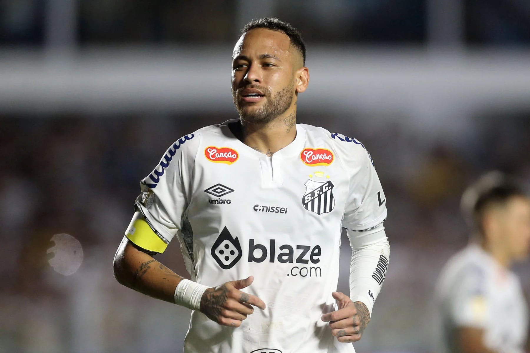 “Pobre rendimiento” y “para olvidar”: fuertes críticas contra Neymar en Brasil tras su primer partido como titular en el Santos