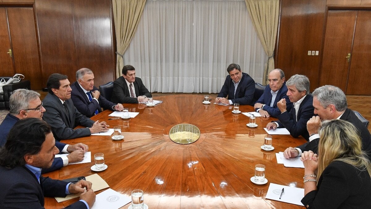 El Gobierno busca acercarse a las provincias mientras avanza el debate en el Congreso