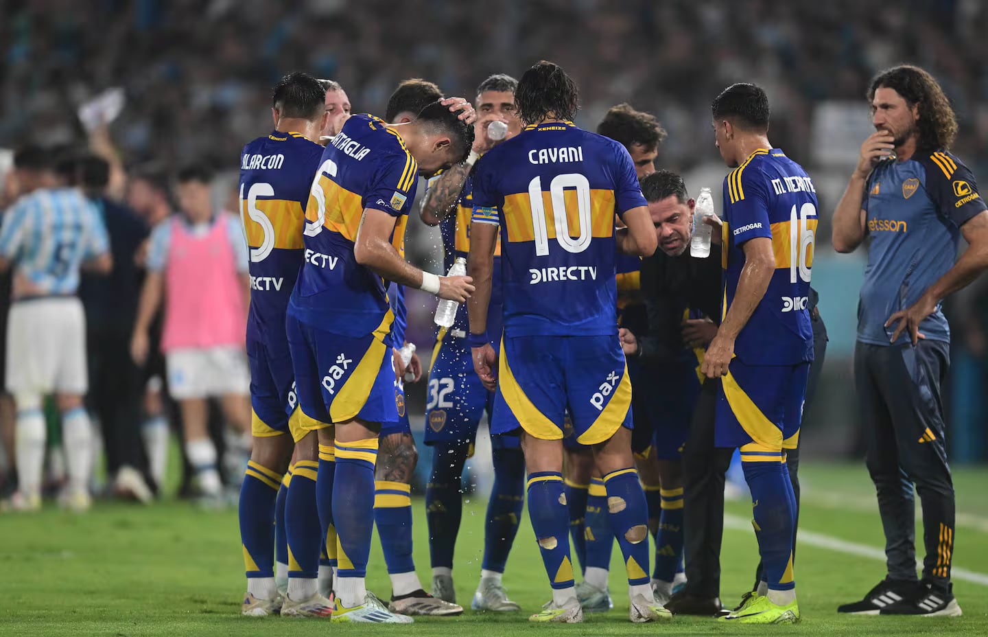 Polémica por el supuesto penal en Racing-Boca: qué dijeron tres exárbitros sobre la decisión de Falcón Pérez