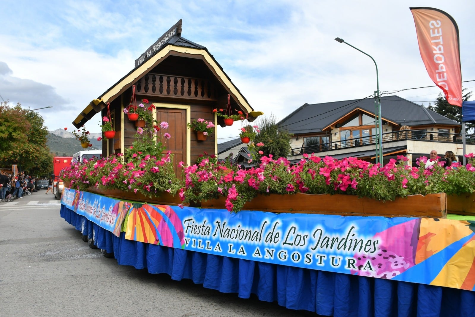 Villa La Angostura celebra la Fiesta de los Jardines con arte, color y apoyo a los damnificados por los incendios