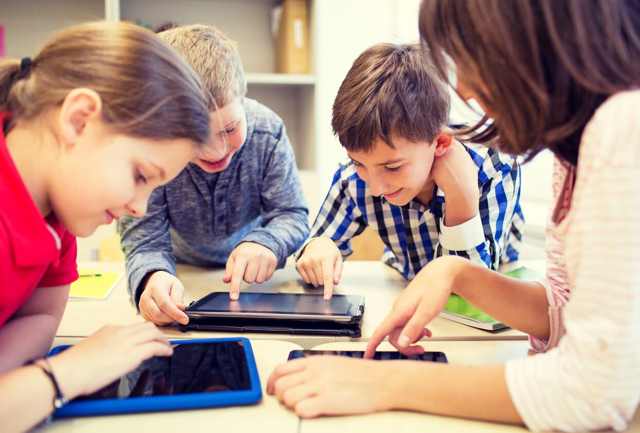 Los 5 errores más comunes al usar la tecnología con niños y cómo evitarlos