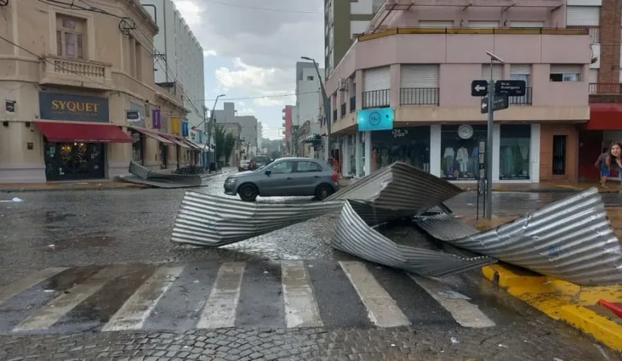 Fuerte temporal en Tandil: voladura de techos, caída de árboles y cortes de luz