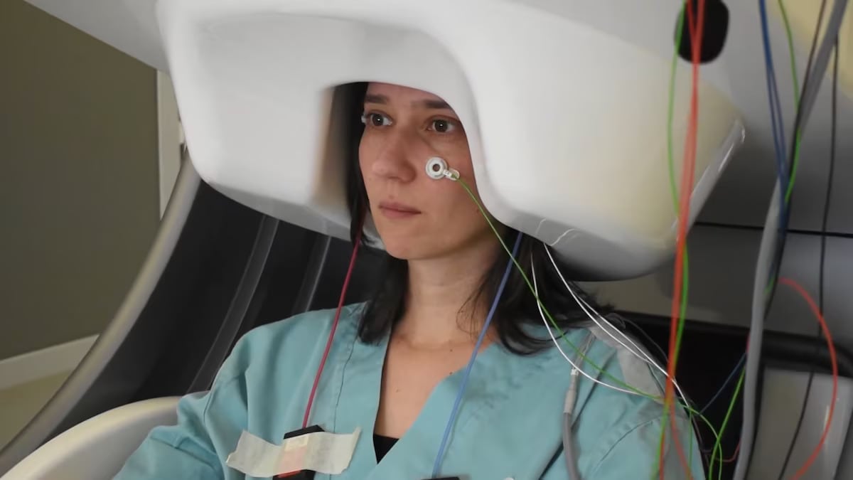 La IA ya nos lee la mente: Meta creó un ‘casco’ para saber qué estamos pensando