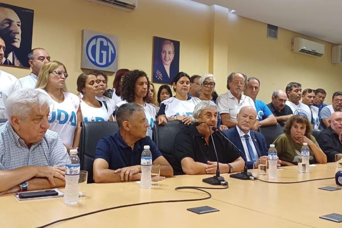 Los gremios docentes de la CGT dan marcha atrás con el paro, mientras CTERA moviliza
