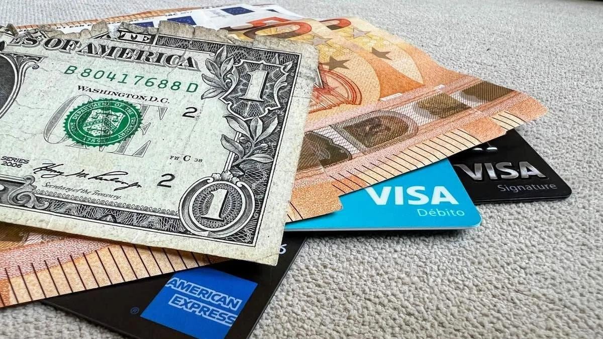 Cambios en el sistema de pagos: ya se puede usar débito para pagar en dólares