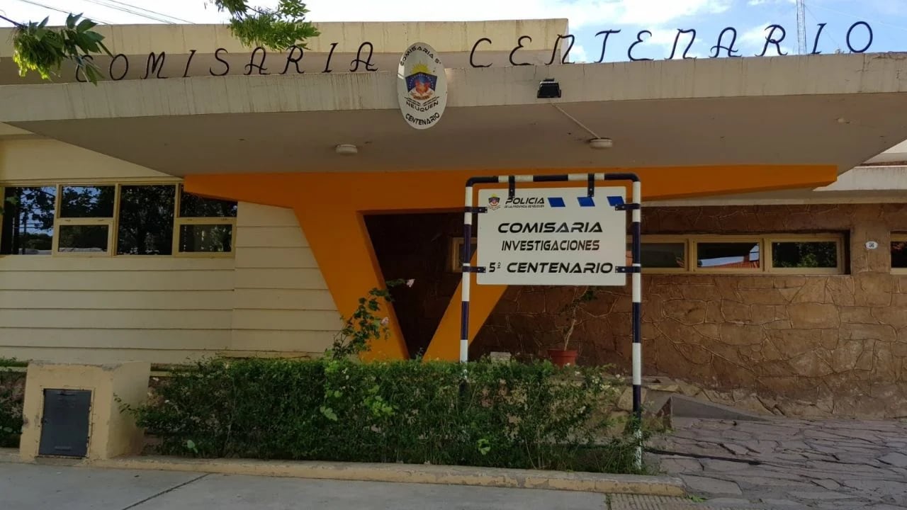 Brutal agresión en Centenario: un joven sufrió una puñalada en la espalda