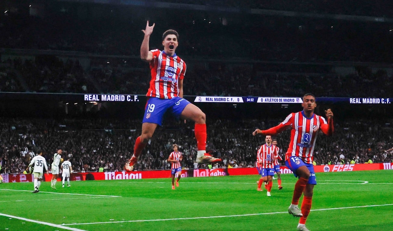 Enganche ante Camavinga y derechazo inatajable: el descomunal golazo de Julián Álvarez para el Atlético ante el Real Madrid