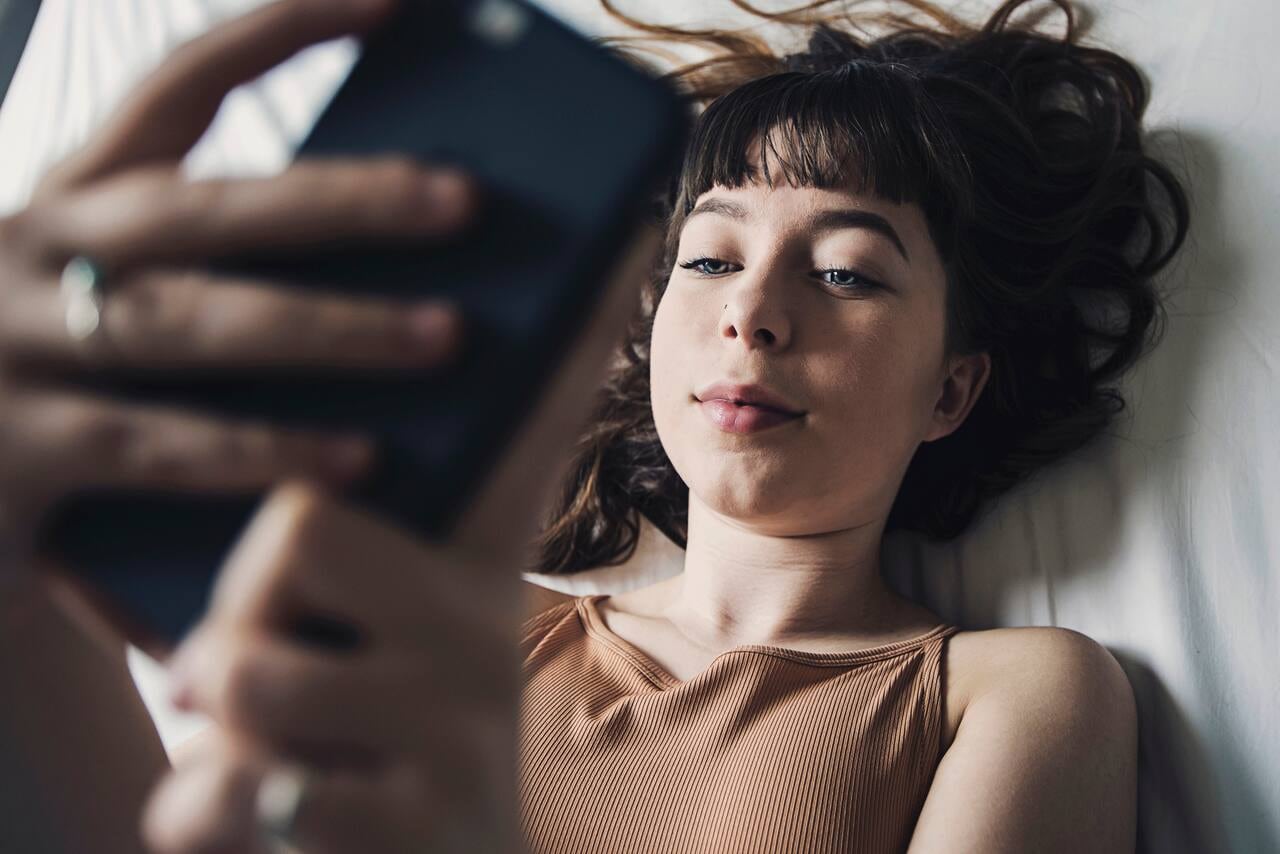 Exposición digital: el peligro invisible para adolescentes y niñas